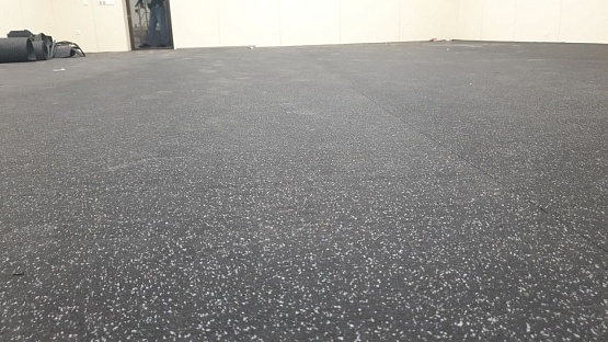 Укладка резинового рулонного покрытия-160м2